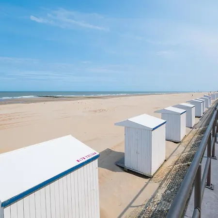 On Seafront With Pool And Terrace, Cleaning Included *