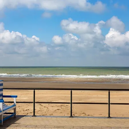 On Seafront With Pool And Terrace, Cleaning Included