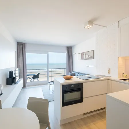 On Seafront With Pool And Terrace, Cleaning Included Apartment *