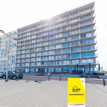 On Seafront With Pool And Terrace, Cleaning Included Daire *